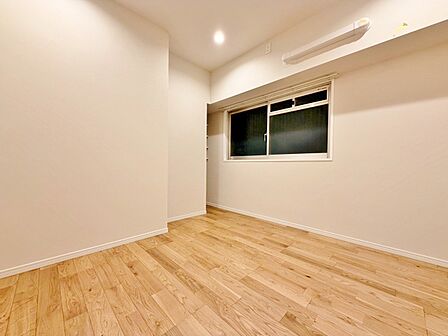 清かで艶やかな時間をもたらしてくれる室内です。