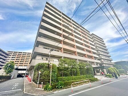飽きのこないシンプルモダンな外観です。