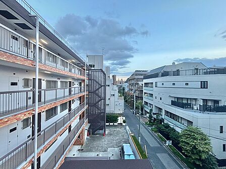 眺望や窓からの景色が良いと、家で過ごす時間も快適です。