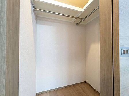 収納スペースが付いていて、お部屋を広く使っていただけます。