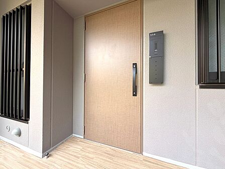 清潔感のある落ち着いた雰囲気の玄関です。