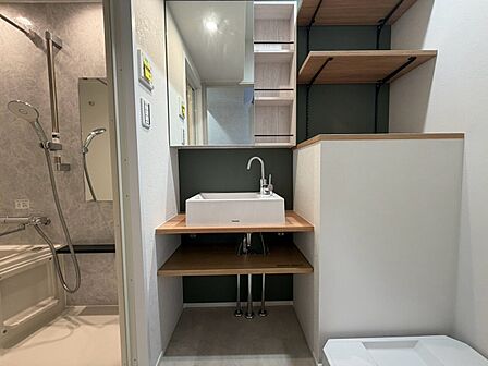 清潔感を感じられる洗面化粧台。