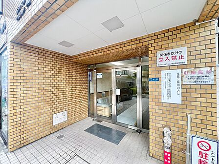 上質感漂う玄関アプローチです。