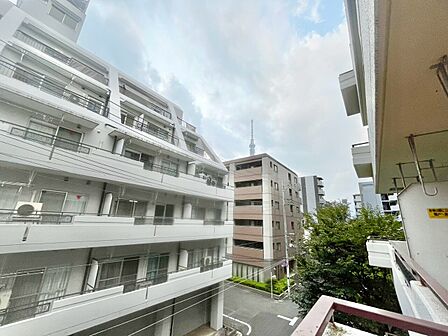 眺望や窓からの景色が良いと、家で過ごす時間も快適です。