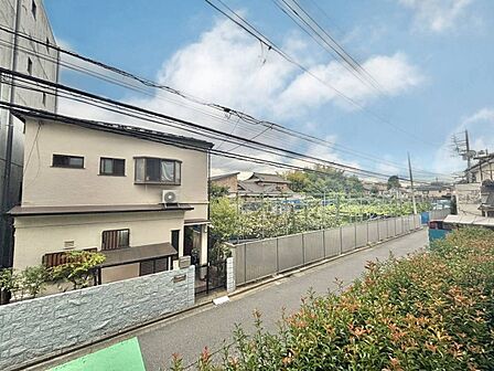 陽当たり・通風・開放感に恵まれた環境です。