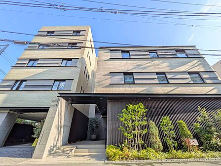 飽きのこないシンプルモダンな外観です。