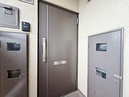清潔感のある落ち着いた雰囲気の玄関です。