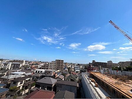 陽当たり・通風・開放感に恵まれた環境です。