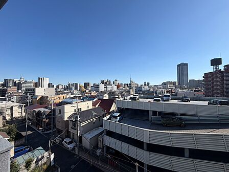 陽当たり・通風・開放感に恵まれた環境です。
