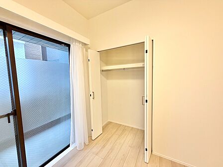 家電やスーツケース、ストック品など何でも片付く嬉しい空間です。
