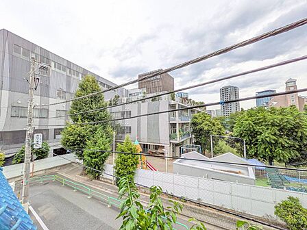 陽当たり・通風・開放感に恵まれた環境です。