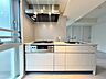 キッチン：使いやすくスタイリッシュなキッチン空間になっております。