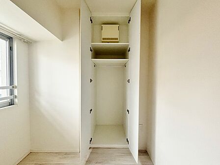 収納スペースが付いていて、お部屋を広く使っていただけます。