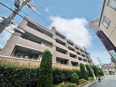 飽きのこないシンプルモダンな外観です。