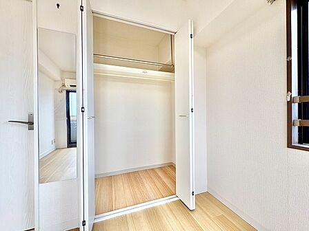 収納スペースが付いていて、お部屋を広く使っていただけます。