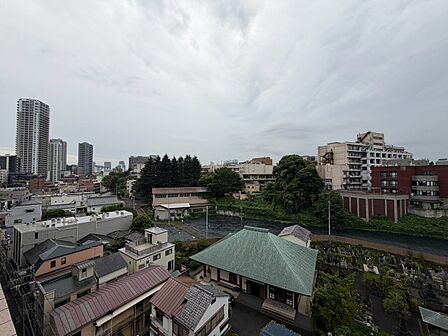 眺望や窓からの景色が良いと、家で過ごす時間も快適です。