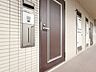 玄関：清潔感のある落ち着いた雰囲気の玄関です。