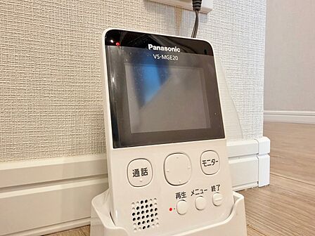 誰が来てもわかる様にモニター付きインターホンを設置。