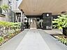 エントランス：上質感漂う玄関アプローチです。