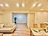 室内：通風・採光に優れ、心地よい光と風が溢れています。