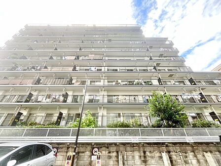 飽きのこないシンプルモダンな外観です。