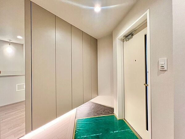 玄関を拡大表示