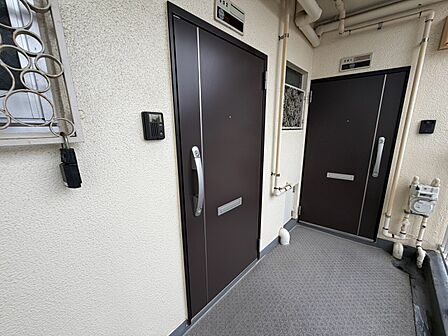 清潔感のある落ち着いた雰囲気の玄関です。
