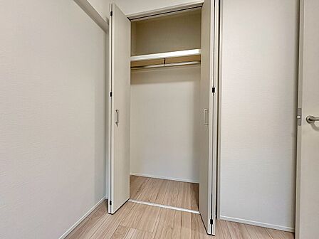 収納スペースが付いていて、お部屋を広く使っていただけます。