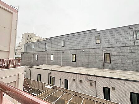 陽当たり・通風・開放感に恵まれた環境です。