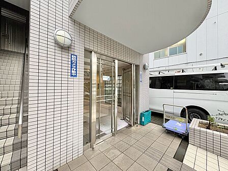上質感漂う玄関アプローチです。