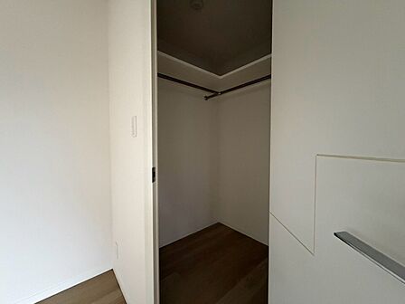 家電やスーツケース、ストック品など何でも片付く嬉しい空間です。