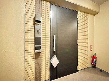 清潔感のある落ち着いた雰囲気の玄関です。