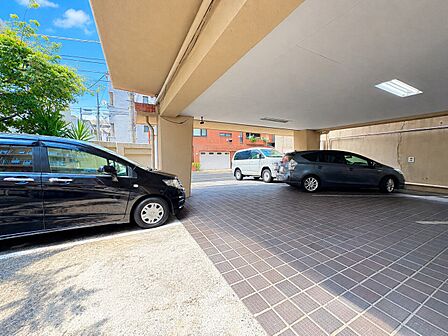 駐車スペースが嬉しいですね。※空き状況は都度ご確認下さい。