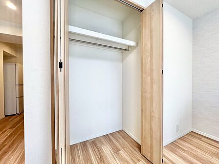 家電やスーツケース、ストック品など何でも片付く嬉しい空間です。