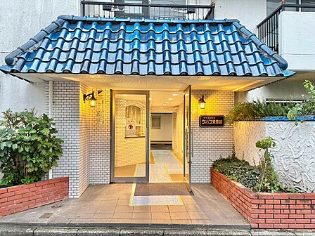 上質感漂う玄関アプローチです。