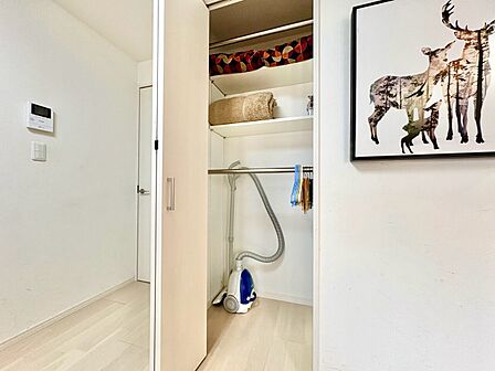家電やスーツケース、ストック品など何でも片付く嬉しい空間です。