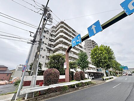 飽きのこないシンプルモダンな外観です。