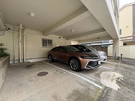 駐車スペースが嬉しいですね。※空き状況は都度ご確認下さい。