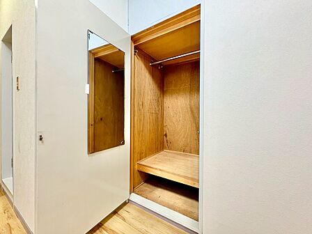 家電やスーツケース、ストック品など何でも片付く嬉しい空間です。