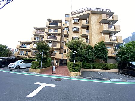 飽きのこないシンプルモダンな外観です。