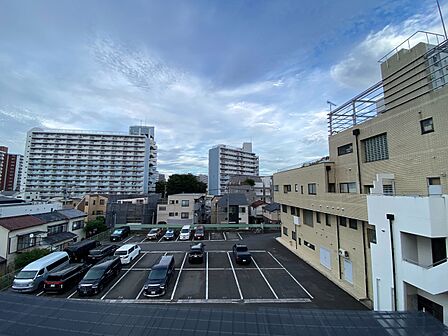 眺望や窓からの景色が良いと、家で過ごす時間も快適です。