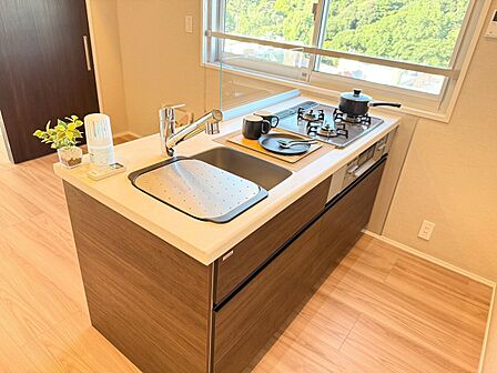 使いやすくスタイリッシュなキッチン空間になっております。