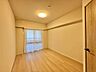 子供部屋：清かで艶やかな時間をもたらしてくれる室内です。