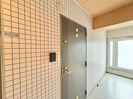 清潔感のある落ち着いた雰囲気の玄関です。