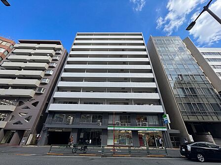 飽きのこないシンプルモダンな外観です。
