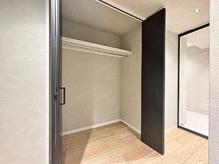 家電やスーツケース、ストック品など何でも片付く嬉しい空間です。