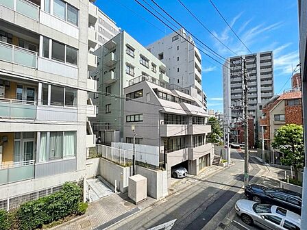 陽当たり・通風・開放感に恵まれた環境です。
