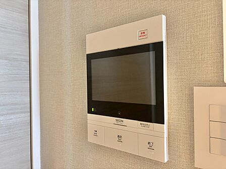 誰が来てもわかる様にモニター付きインターホンを設置。