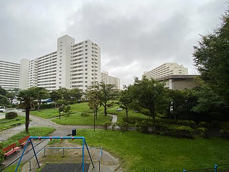 陽当たり・通風・開放感に恵まれた環境です。