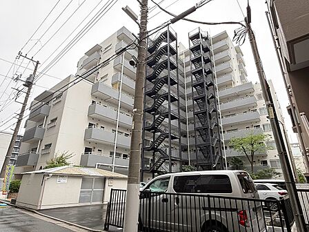 飽きのこないシンプルモダンな外観です。